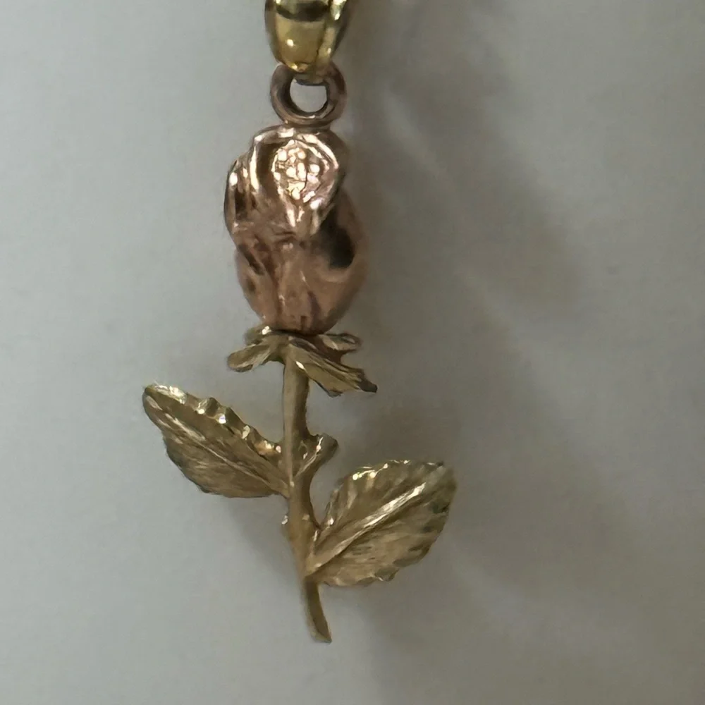 Like New Necklace-Single Rose Detail-2 Toned Yellow Gold/Rose Gold with Chain - Picture 5 of 15